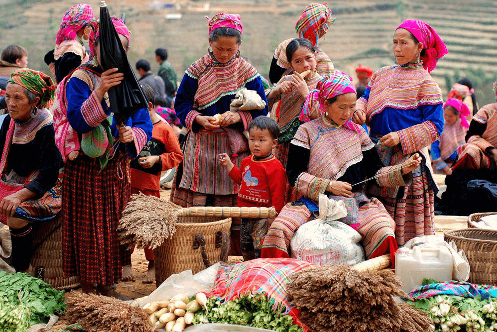 Hmong, Giay, and Red Dao women dressed in colorful traditional attire (Source: VinPearl)