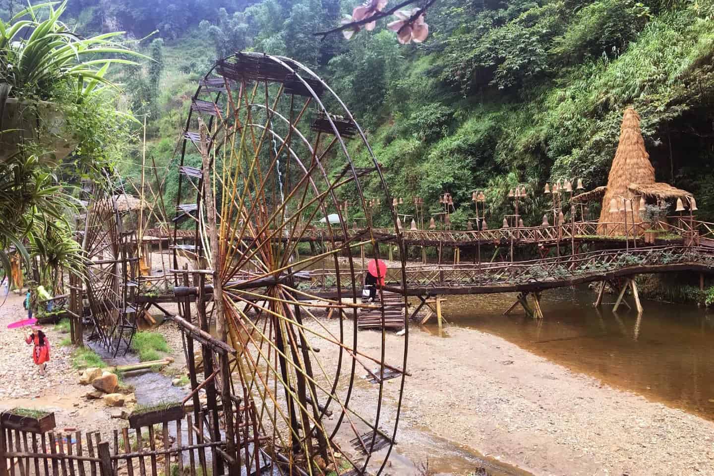 The fascinating giant water wheels crafted from bamboo (Source: Lalaland Travel)