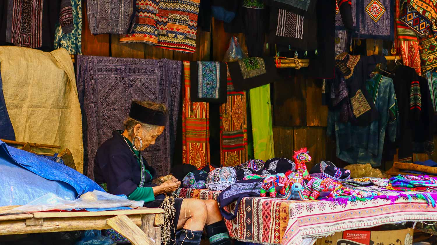 Shopping at Cat Cat Market is a must-do activity (Source: Passport and Stamps)