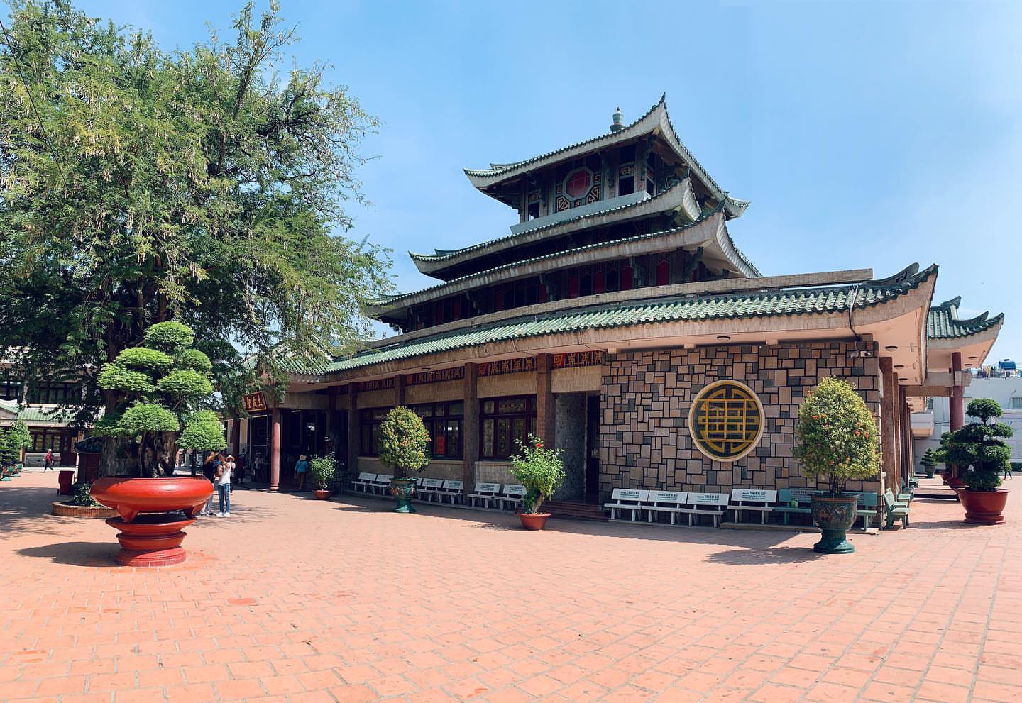 mieu-ba-chua-xu-nui-sam