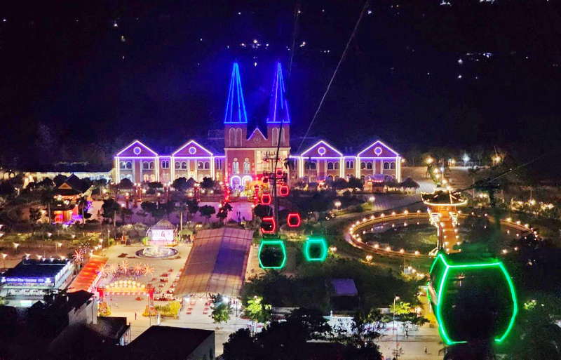 Cable car station at Sam mountain (source: công an nhan dan)