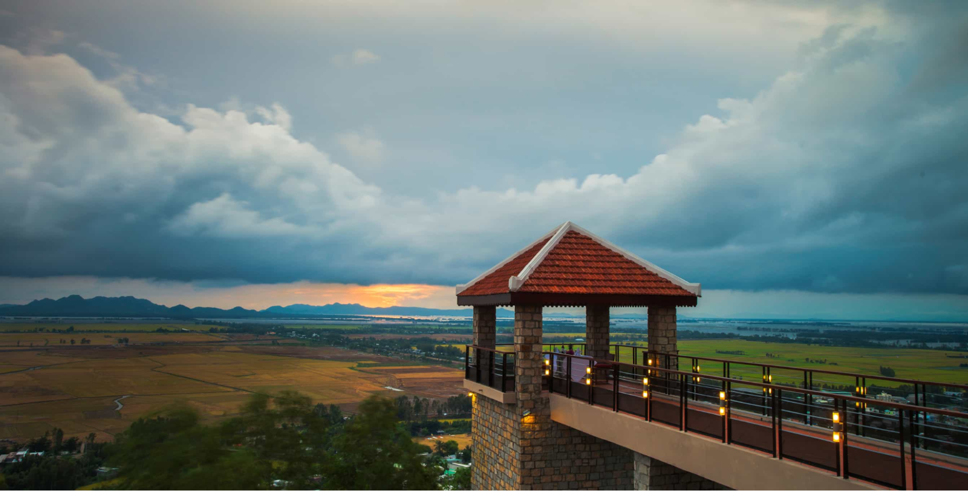 Sam mountain in An Giang (source: vietnam discovery)