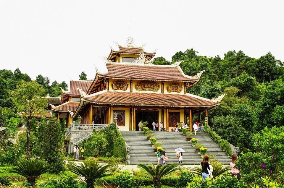 Truc Lam Zen Monastery (source: vinwonders)