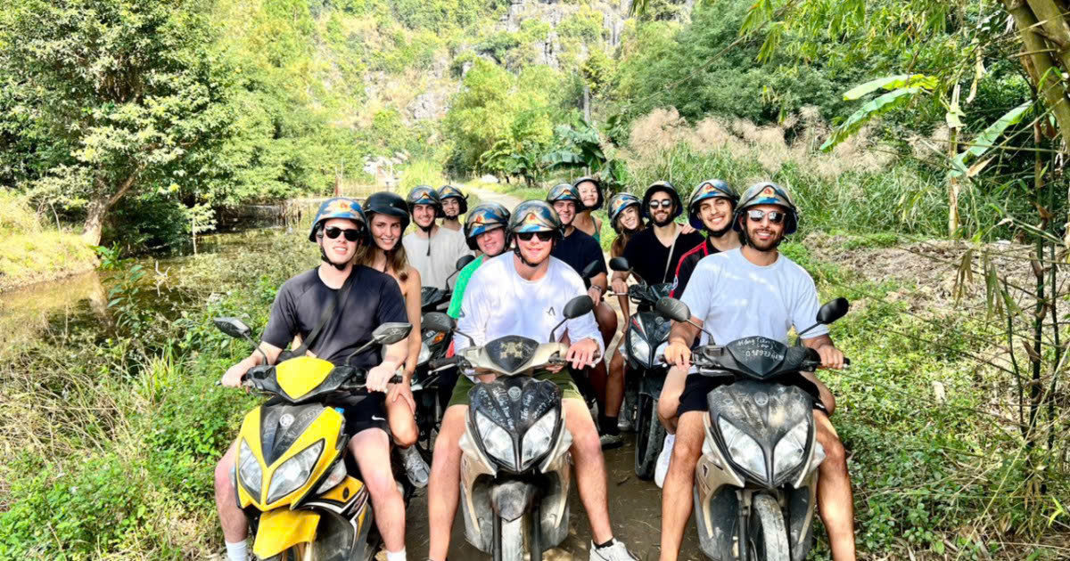 Traveling to Tam Coc by motorbike (source: Aloha VietNam)